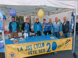 mini_stand-d-arrivee-de-la-tombola-des-20-ans-de-la-jsi-cyclo-6360eb0954921.jpg